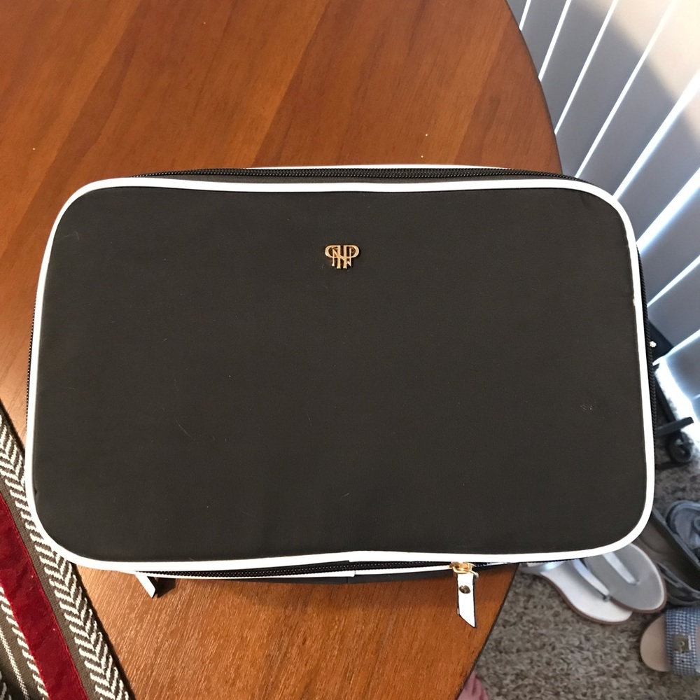 NEW! Adrianna Papell makeup and jewelry organizer